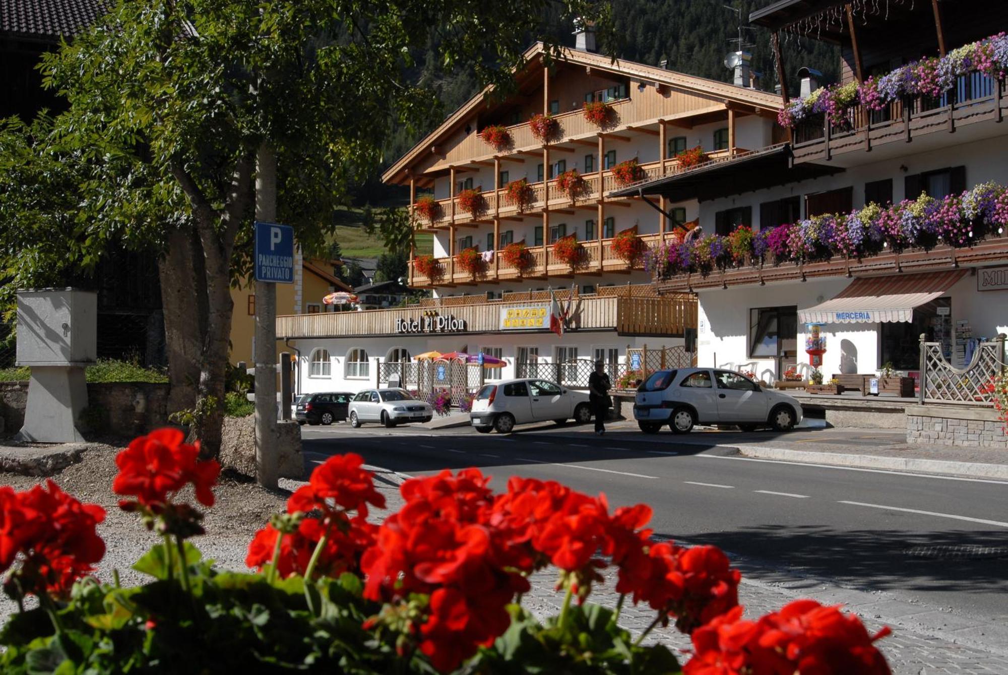 Hotel El Pilon Pozza di Fassa Exterior foto